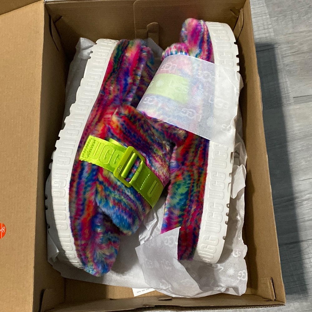 NWT cutest Ugg slides